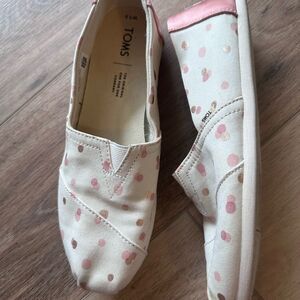 TOMS Cream Slippers with Pink and Gold Dots